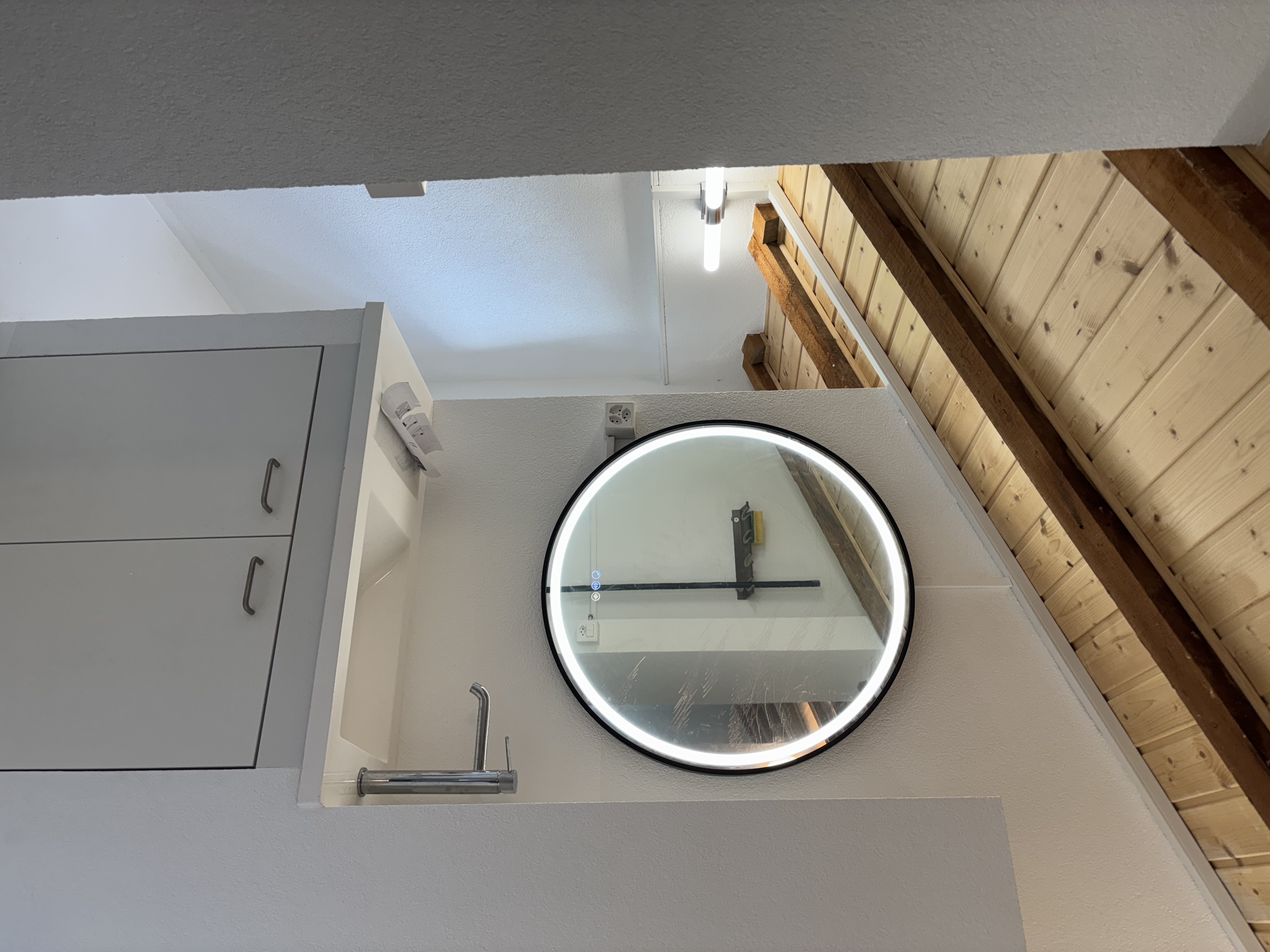 Charming 3.5-Room Attic Apartment in the Heart of Valais Wine Country — 5