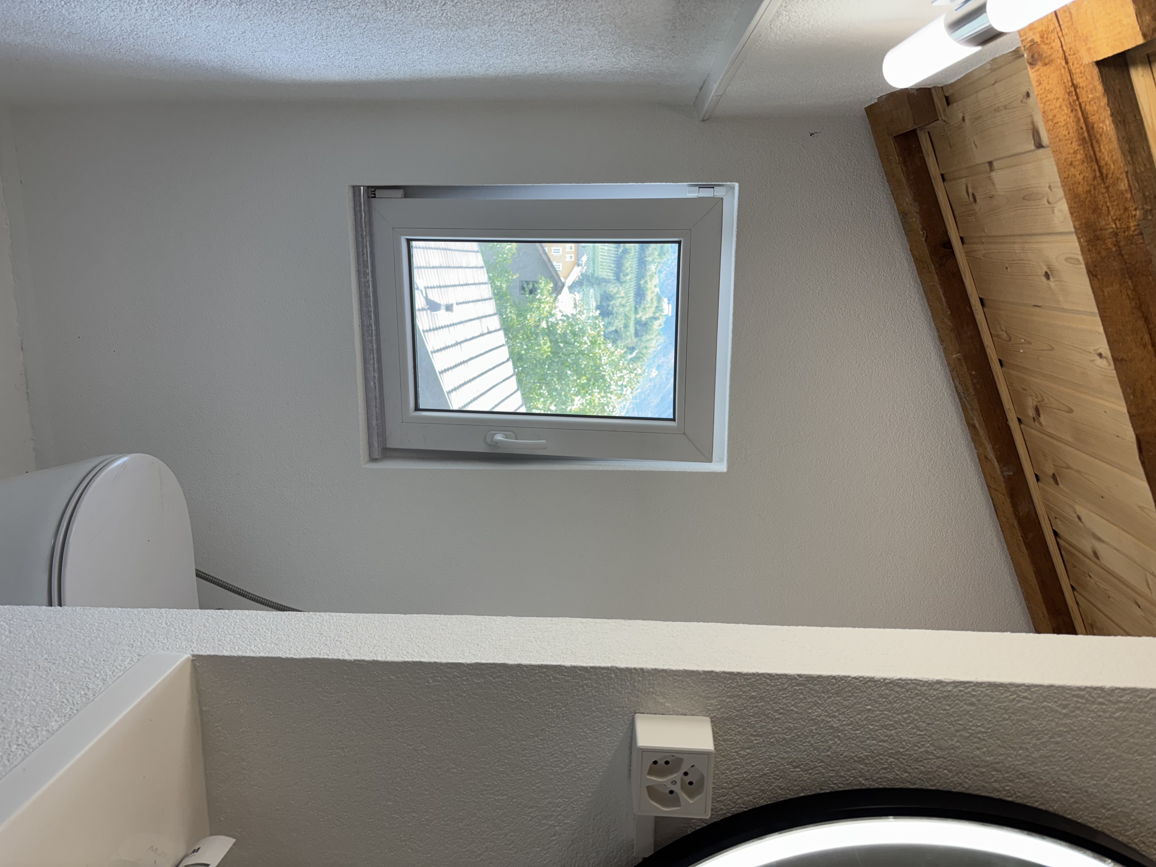 Charming 3.5-Room Attic Apartment in the Heart of Valais Wine Country — 6
