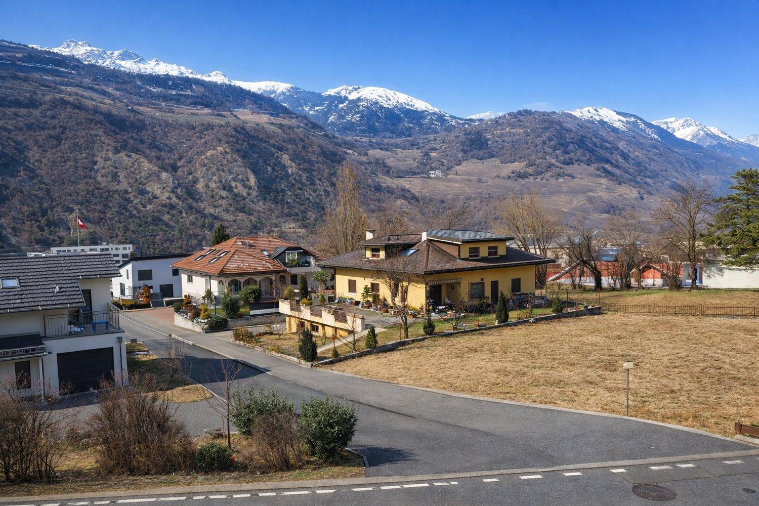 "Moderne frisch renovierte 3.5-Zimmer-Wohnung in Susten"